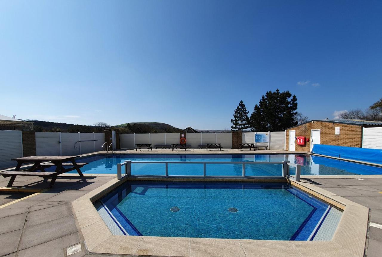 Llanrhidian Holiday Park Llanmorlais Экстерьер фото