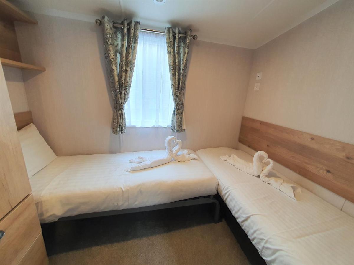 Llanrhidian Holiday Park Llanmorlais Экстерьер фото