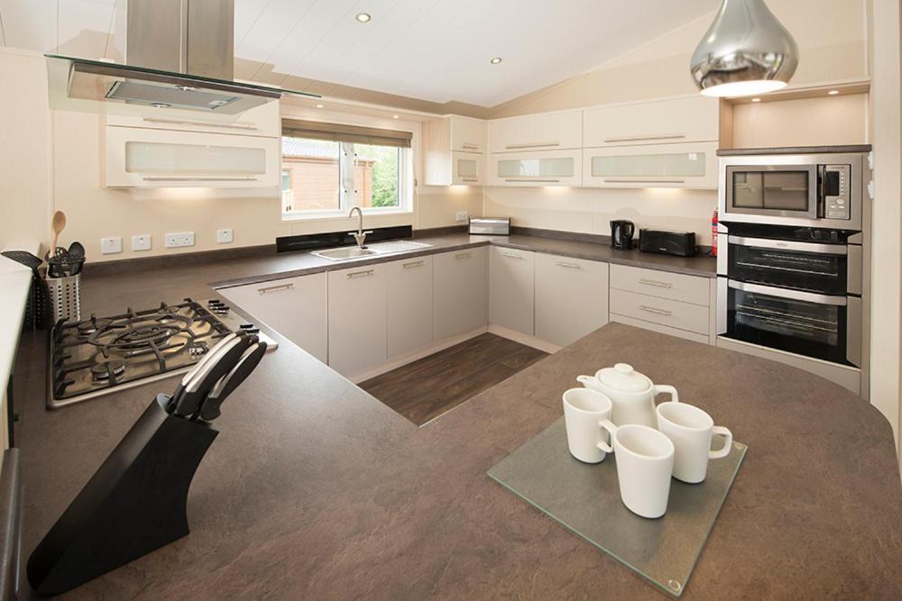 Llanrhidian Holiday Park Llanmorlais Экстерьер фото