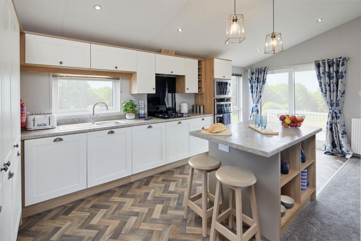 Llanrhidian Holiday Park Llanmorlais Экстерьер фото